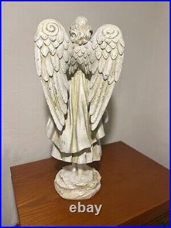 Beautiful 15 Winged Angel Holding Flowers Ornate Details & Artistry Stunning